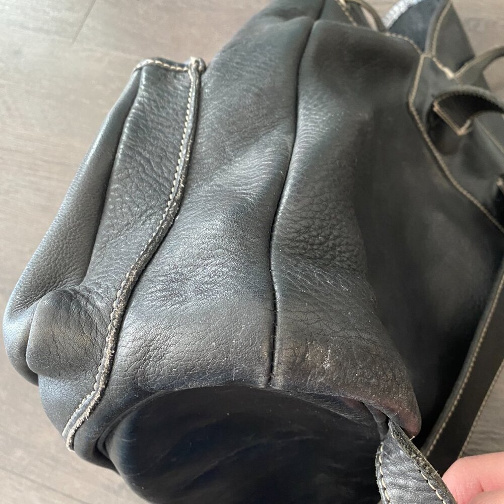 VINTAGE ROOTS LEATHER BACKPACK BLACK PREOWNED - Picture 13 of 16